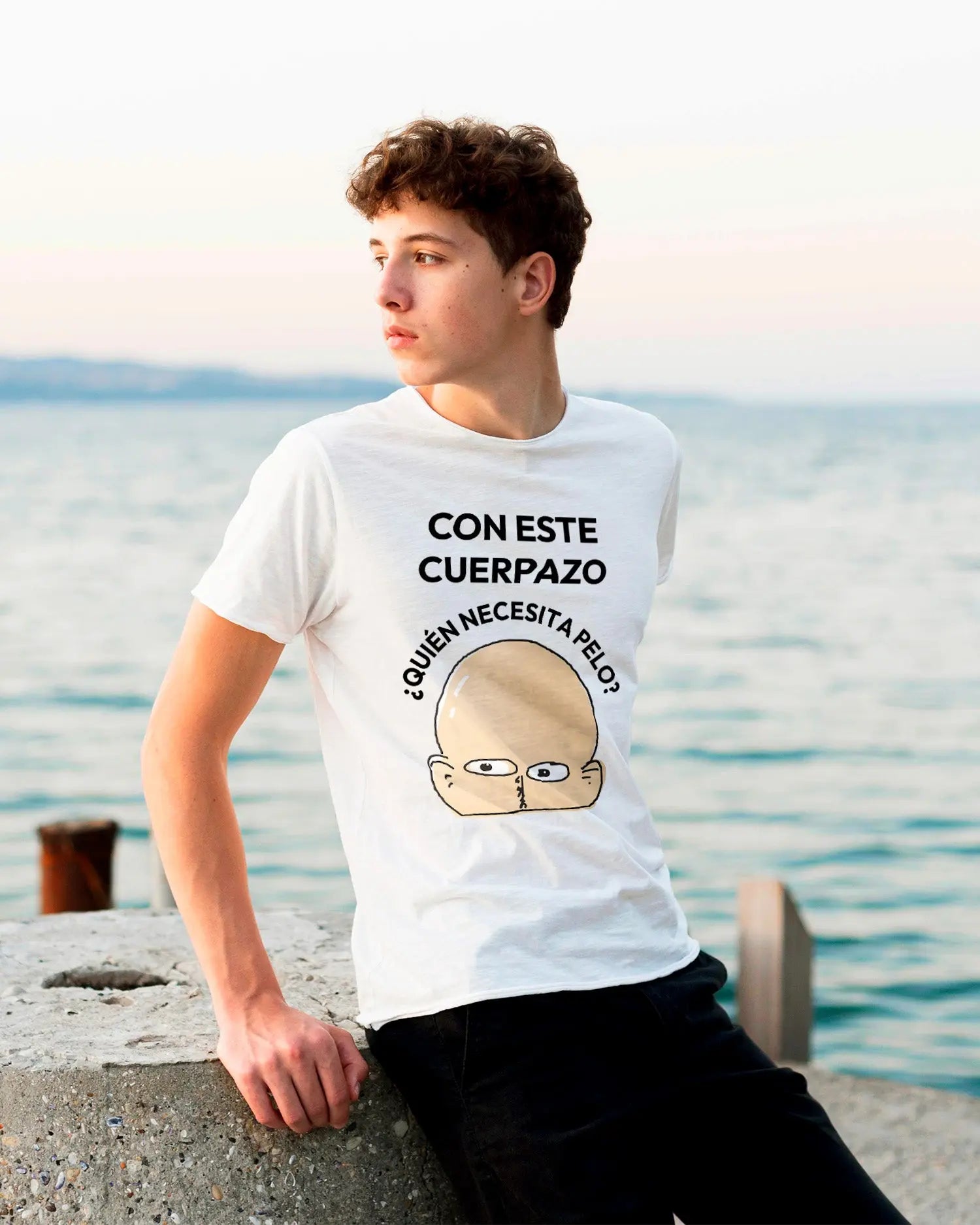 Camiseta de Manga Corta -  Con este Cuerpazo ¿Quién Necesita Pelo?  - 100% Algodón Home & Living