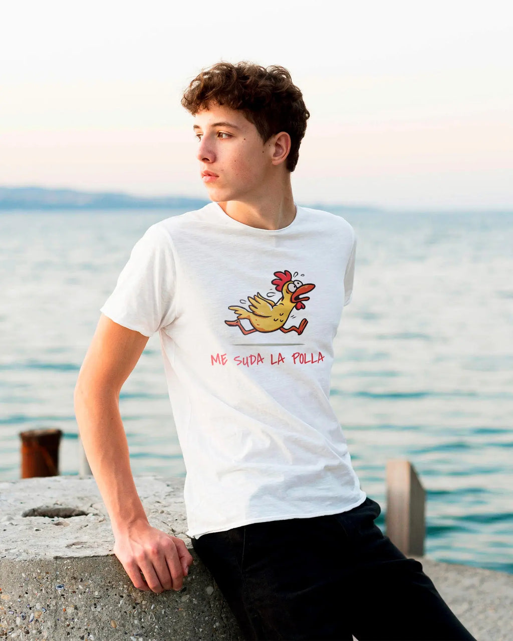 Camiseta de Manga Corta -  Me Suda la Polla - 100% Algodón Home & Living