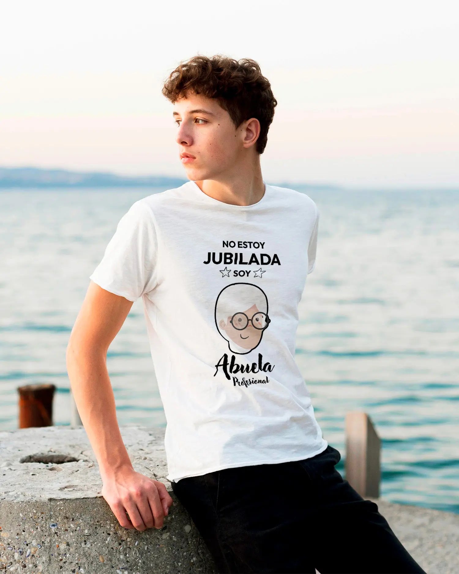 Camiseta de Manga Corta -  No Estoy Jubilada Soy Abuela Profesional  - 100% Algodón Home & Living
